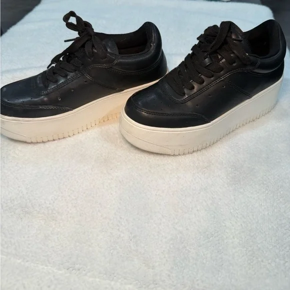 Steve Madden Black and White Platform Sneakers - Picture 4 of 14